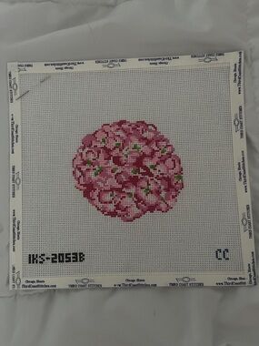 Small Hydrangea Round Needlepoint Canvas